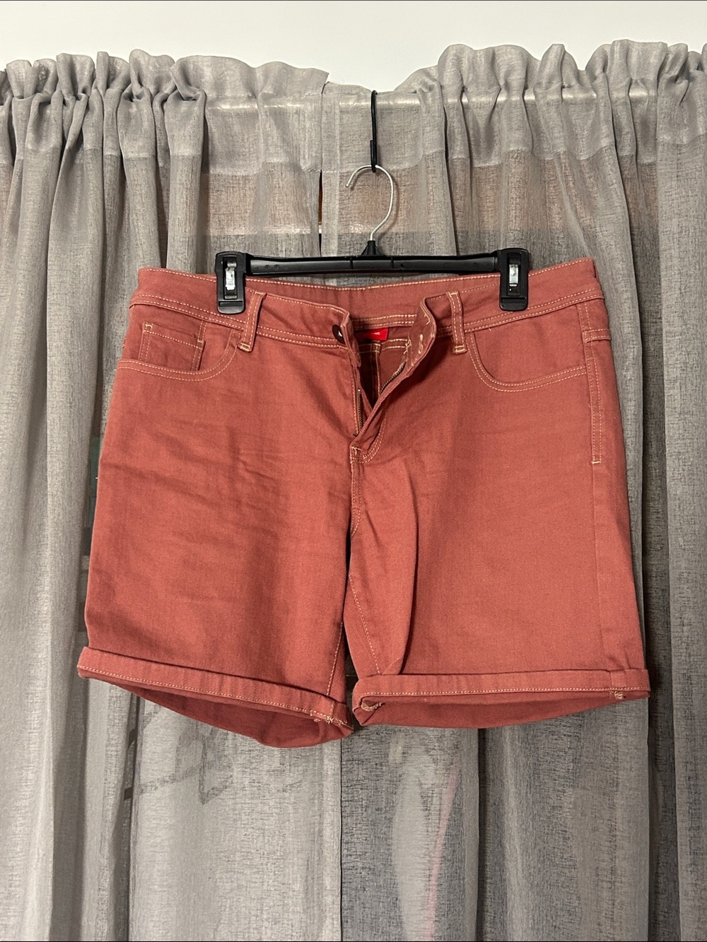Women’s High-Rise Rust Jean Shorts — Classic Five-Pocket Style